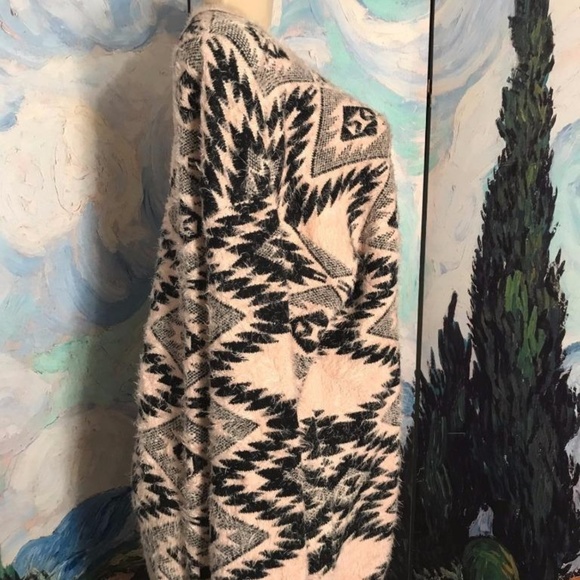 DENIM 24/7 PINK/BLACK FUZZY EYELASH PRINT SWEATER - Picture 4 of 7